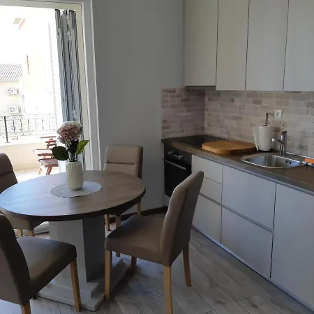 Apartmenthouse Lizzi *