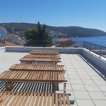 Апартаменты Apartmenthouse Lizzi Трогир